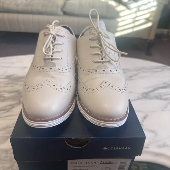 Cole Haan Women’s Original Grand Wingtip Oxford - Picture 2 of 5